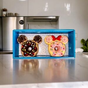 NWT Disney Salt & Pepper Shaker Set